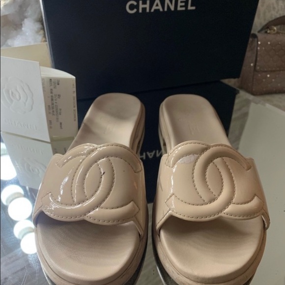 Chanel Slides - Picture 1 of 1